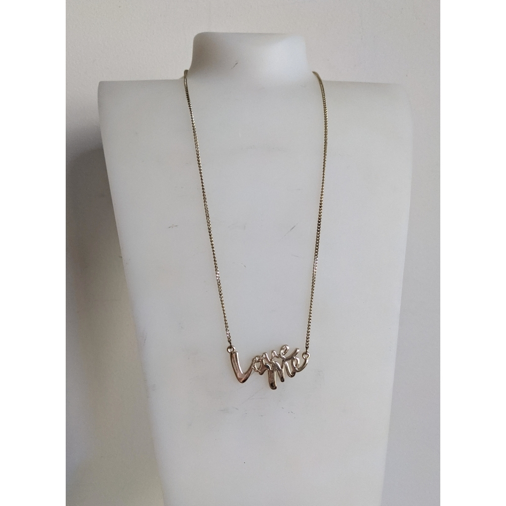 Victoria Secret Love Me Necklace
